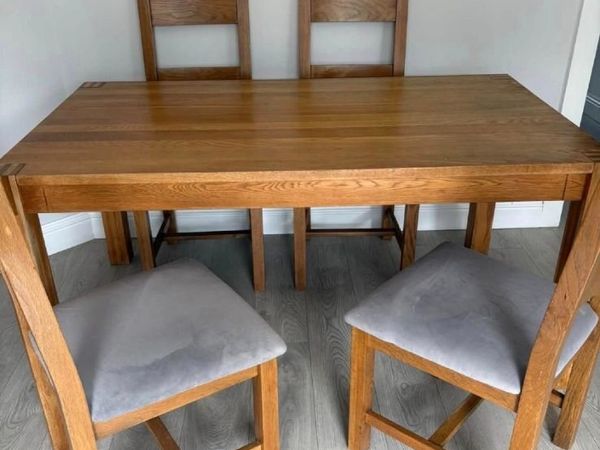 Solid wood Table and chairs - Main image
