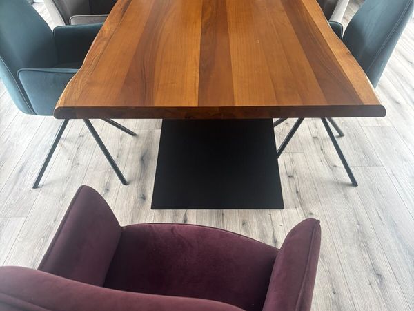 Table with 6 velvet chairs - Main image