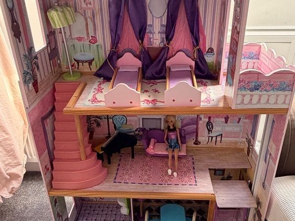 Doll House for sale - Main image