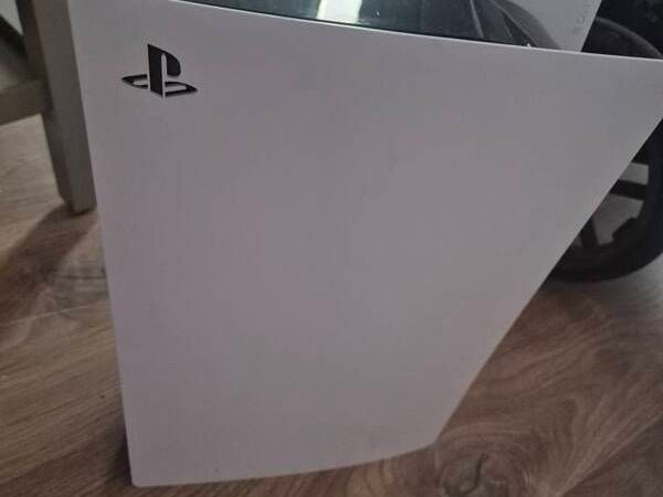 Sony PlayStation 5 and 1 controller - Main image