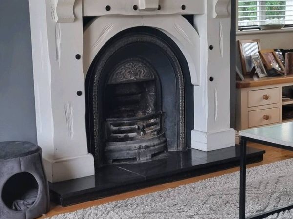 Doors and fireplace - Main image
