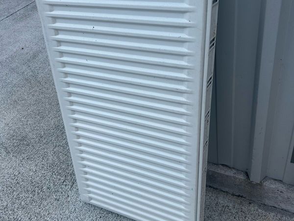 Radiator & Bathroom sink - Main image