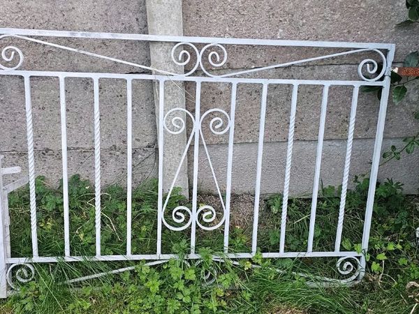 Pair of entrance gates - Main image