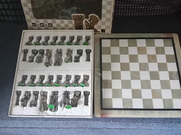 Chessboard and set - Main image