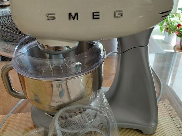 SMEG 50s style cream Food Mixer. Never used - Main image