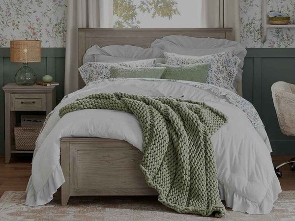 Bedroom furniture - Main image