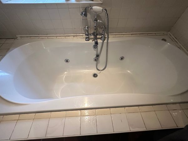 Bathroom Suite - Main image