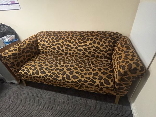 Leopard skin couch - Main image