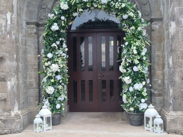 Arch stunning statement piece - Main image
