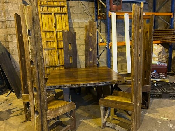 Table and chairs - Main image