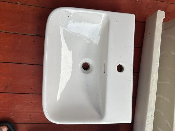 Bathroom Wash Basins with Pedestals (x2 sets) - Main image