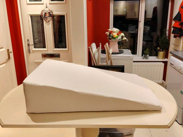 Memory foam large wedge pillow - Main image