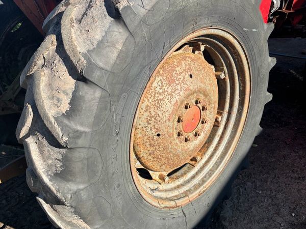 16.9 x 34 tyres on rims Massey - Main image