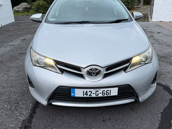 Toyota Auris 2014 - Main image