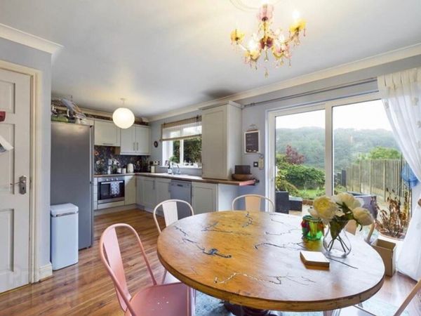 Dining table - Main image