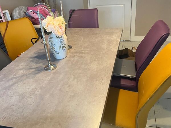table and chairs - Main image