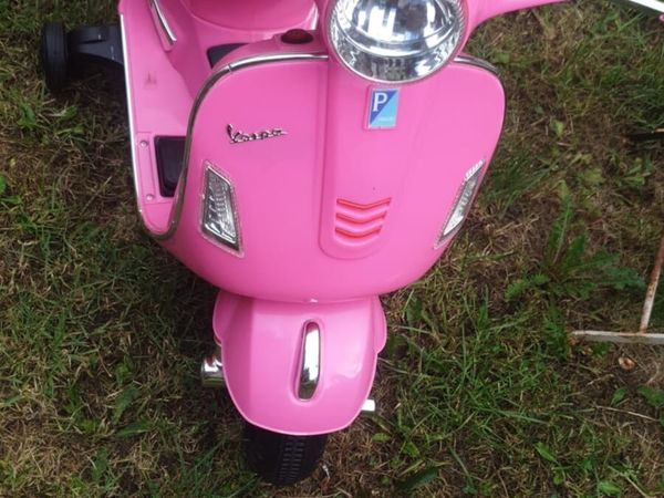 Vespa Scooter 7.2V Lithium Electric Ride On - Main image