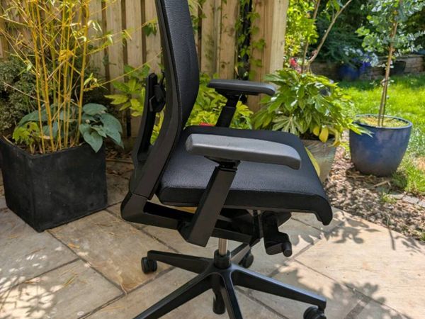 Ergonomic office chair - Main image