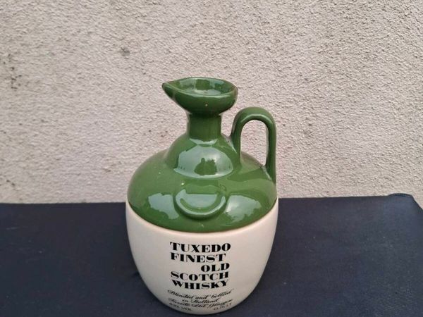 Tuxedo whiskey bottle postage possible - Main image