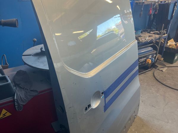 261 nissan primestar  door - Main image