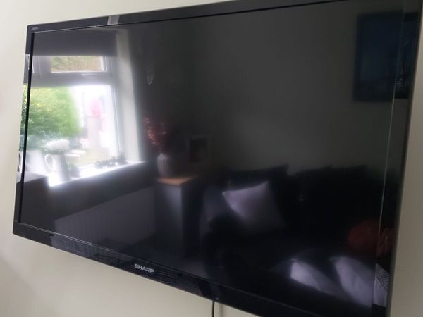 32 inch Sharp tv - Main image
