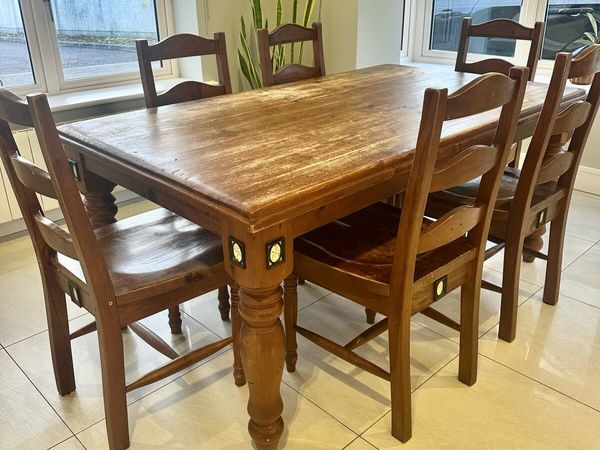 Dining table and chairs - Main image