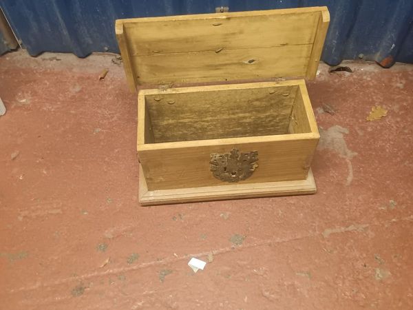 Mexican pine storage box - Main image