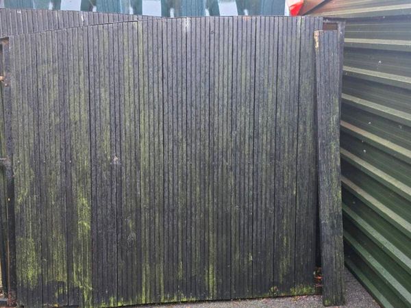 House gates - Main image