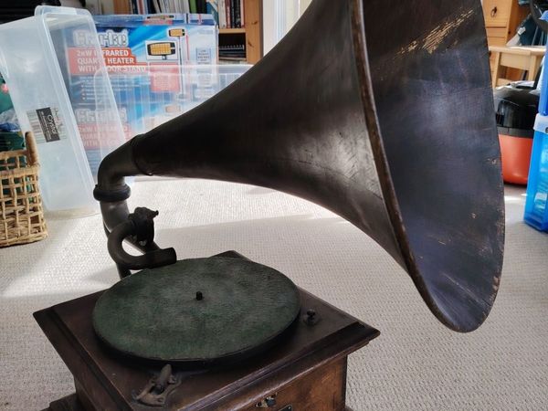 Antique record player - Main image