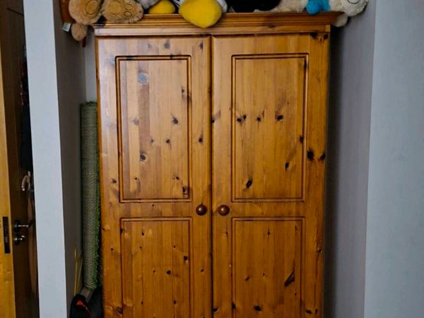 Pine wardrobe - Main image