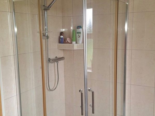 Quadrant shower door & tray - Main image