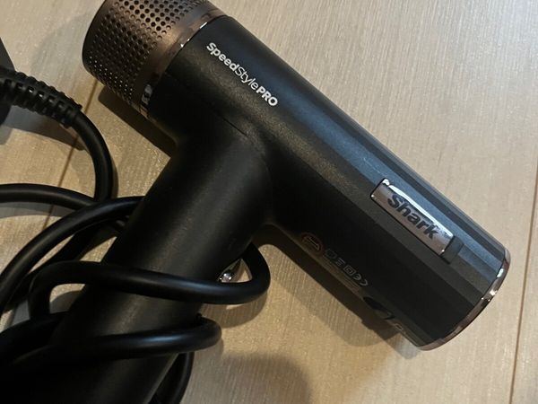 Shark hairdryer - Main image
