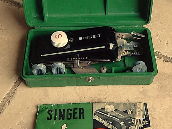 Vintage Singer Sewing Machine Buttonholer - Main image