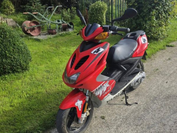 Yamaha Xerox Max Biaggi Replica Edition 50cc - Main image