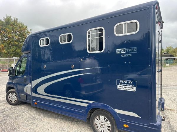 Peugeot Equi-Trek 2 Horsebox Excellent Condition - Main image