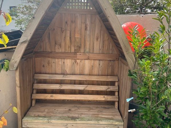 garden arbour seat in perfect condition - Main image