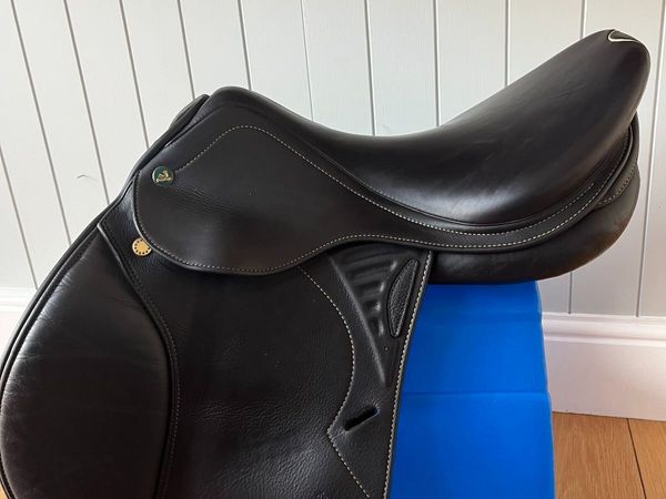 Jumping saddle - Main image