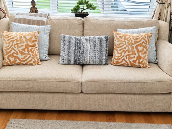 3 Seater Couch - Immaculate Condition - Free - Main image