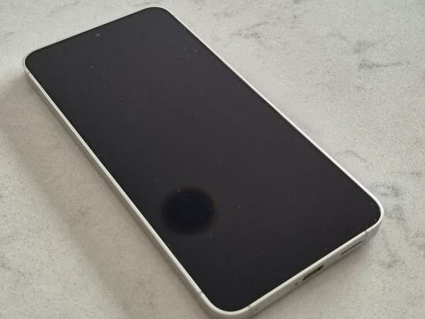 Samsung Galaxy S24 phone - Main image