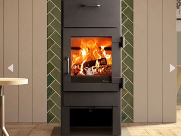 Wood burning stove with oven and double skin flue - Main image