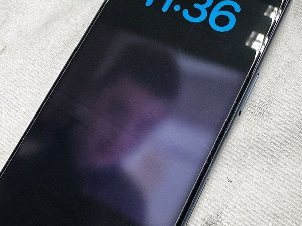 apple phone - Main image