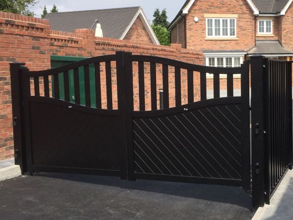 Aluminium Driveway House Entrance Gates - Main image
