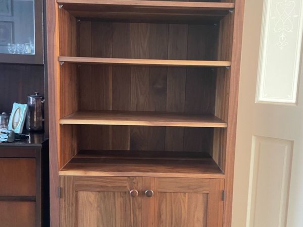Walnut bookcase w/ cupboard - Excellent condition - Main image