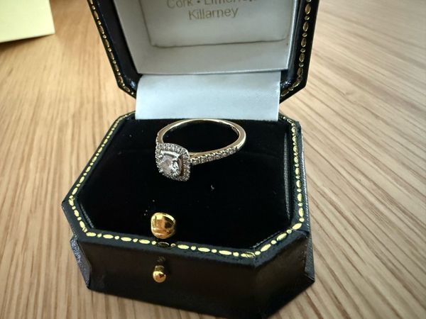 18ct yellow gold solitaire with diamond surround - Main image