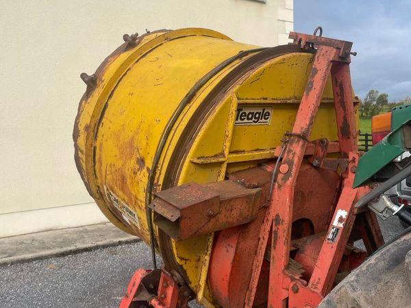 Teagle tomahawk round bale shredder - Main image