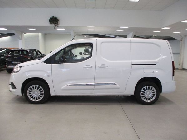 Toyota Proace City LWB GX 1.5 DSL 2022 - Main image