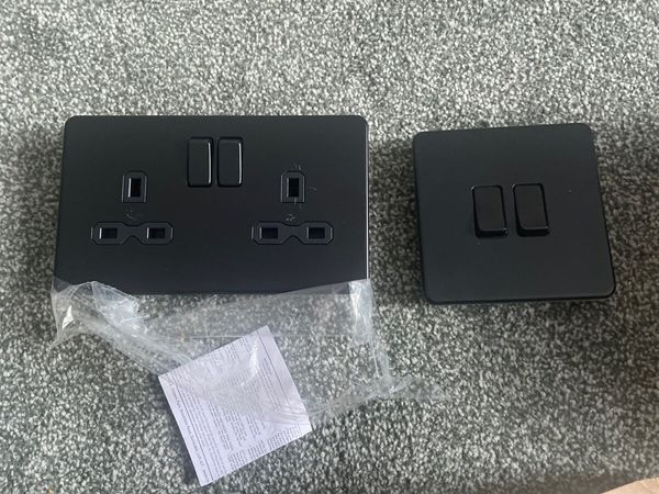Black plug scokets - Main image