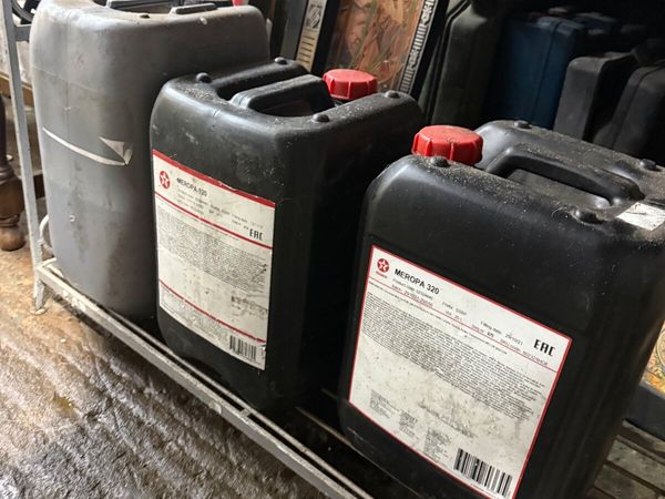 Bargain 3 large jars windmill gearbox oil. - Main image