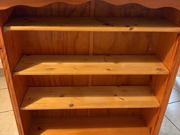 Pine bookshelf - Main image