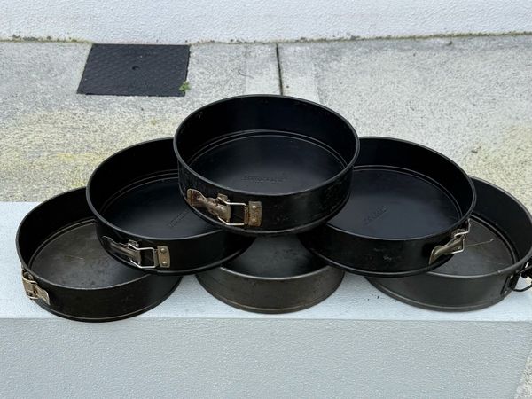 Cake tins - Main image